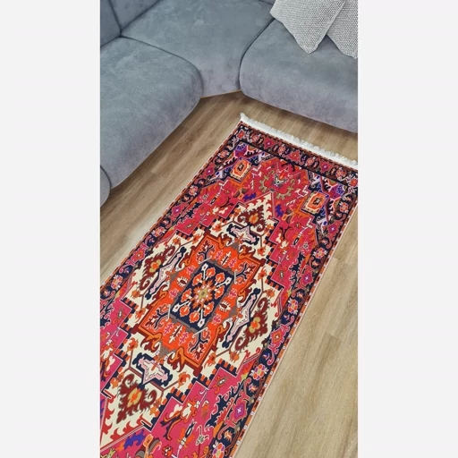 فرشینه | فرش چاپی برند حسن نیا چاپی مخمل سنتی لاکی کد O137 (پس کرایه) فرشینه | فرش چاپی برند حسن نیا چاپی مخمل سنتی لاکی کد O137 (پس کرایه) - Image 3