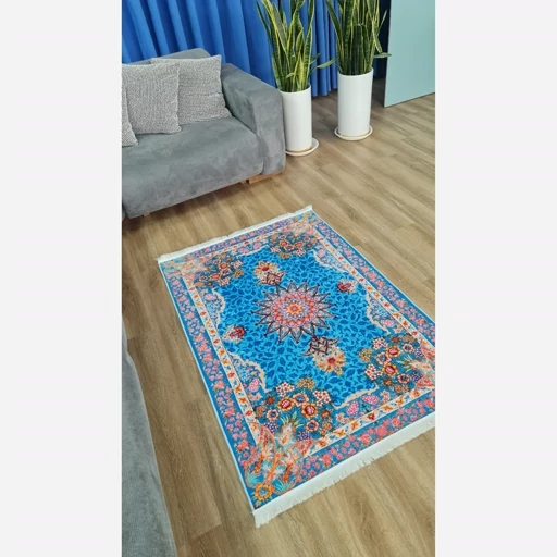 فرشینه | فرش چاپی برند حسن نیا چاپی هازان ترک طرح ابریشمی آبی سنتی کد 015 (پس کرایه) فرشینه | فرش چاپی برند حسن نیا چاپی هازان ترک طرح ابریشمی آبی سنتی کد 015 (پس کرایه) - Image 7
