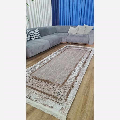 فرشینه برند حسن نیا مخمل طرح وینتیج ورساچه ترکیب رنگ مشکی بنفش نسکافه ای h270 (پس کرایه) فرشینه برند حسن نیا مخمل طرح وینتیج ورساچه ترکیب رنگ مشکی بنفش نسکافه ای h270 (پس کرایه) - Image 8