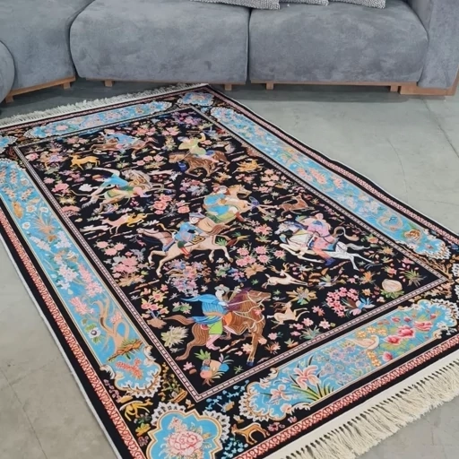 فرشینه | فرش چاپی برند حسن نیا چاپی مخمل طرح شکارگاه زمینه مشکی 05(پس کرایه) فرش چاپی مخمل طرح شکارگاه زمینه مشکی 05(پس کرایه)