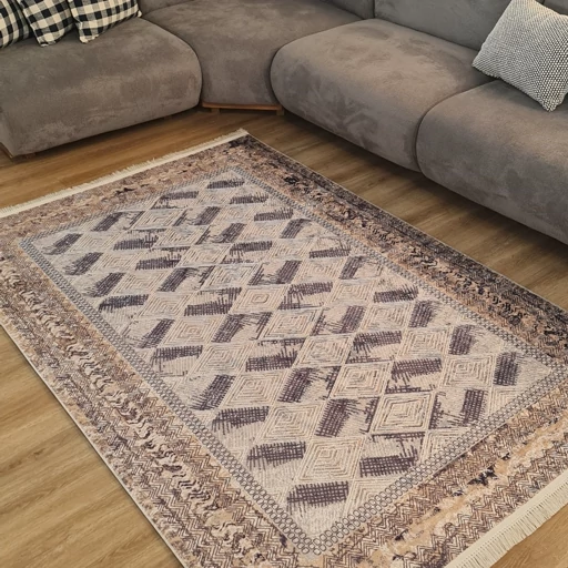 فرش چاپی فرشینه برند حسن نیا مخمل هازان طرح کویر L240(پس کرایه) فرش چاپی فرشینه برند حسن نیا مخمل هازان طرح کویر L240(پس کرایه) - Image 4