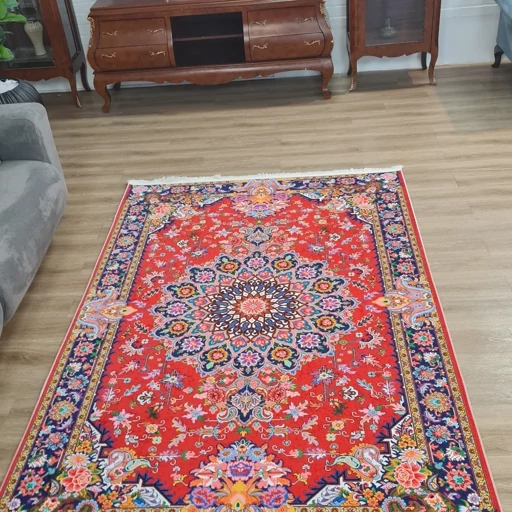 فرشینه مخمل کیفیت هایژنیک گوشتی A+ طرح گل سرخی U484 (پس کرایه) فرشینه مخمل کیفیت هایژنیک گوشتی A+ طرح گل سرخی U484 (پس کرایه) - Image 2